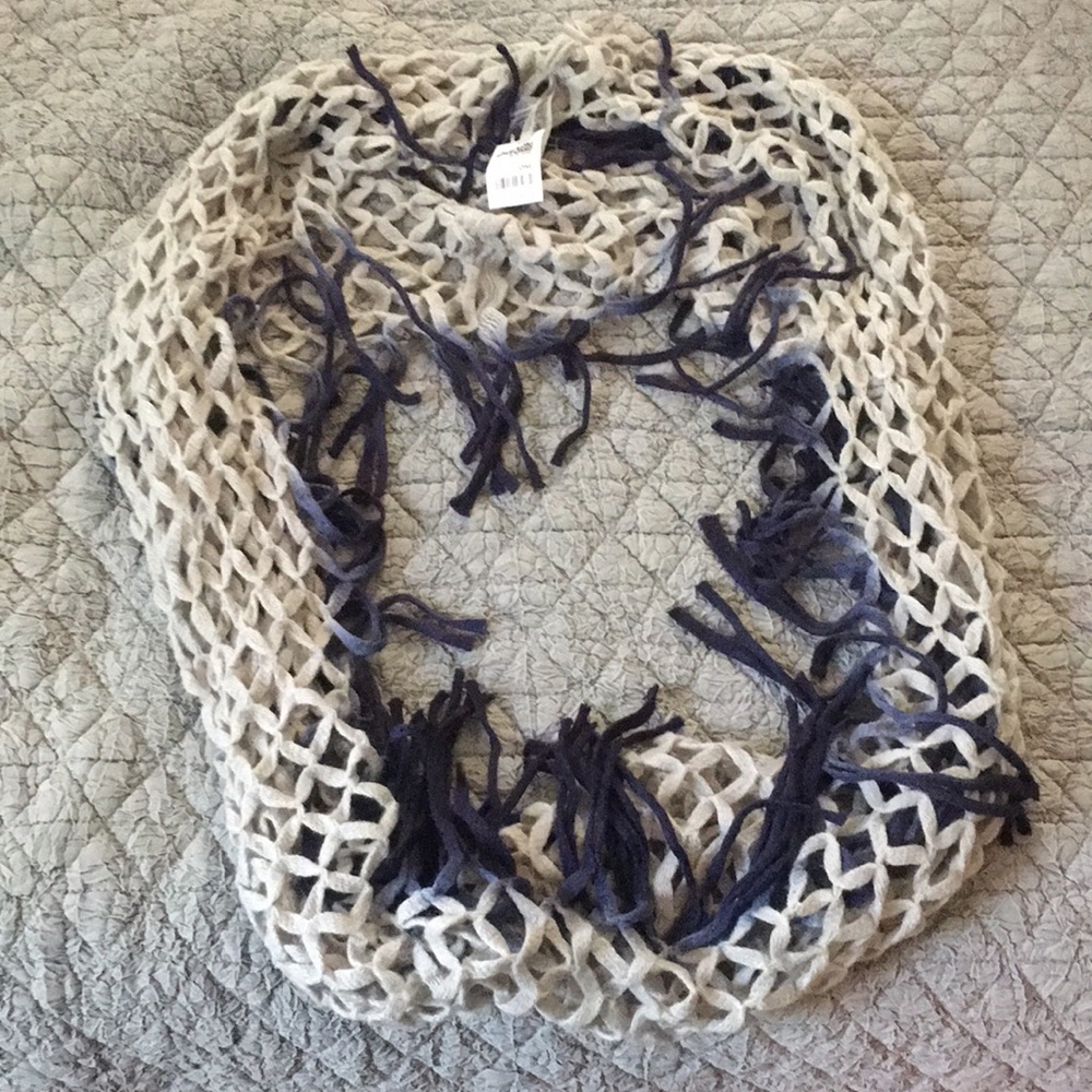 NWT Charlotte Russe scarf